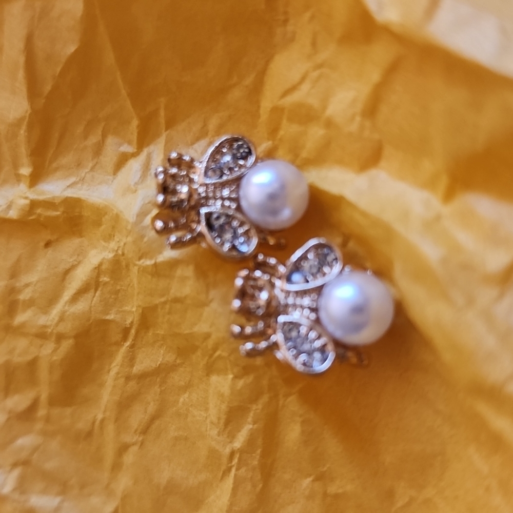 💚 🍯Bee Earrings 🐝Pearl Bee Earrings Bee Earrings - Picture 2 of 4